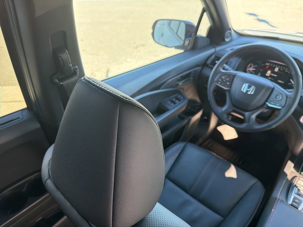 Used 2025 Honda Passport TrailSport image 16