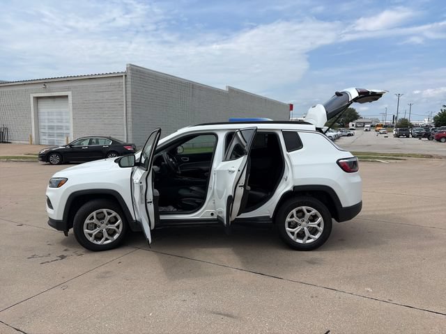 Used 2024 Jeep Compass Latitude AWD/4WD image 48