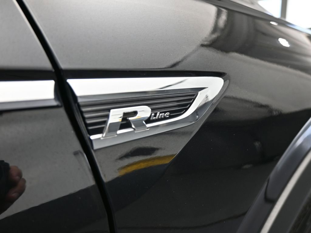 Used 2021 Volkswagen Tiguan SE R-Line image 46