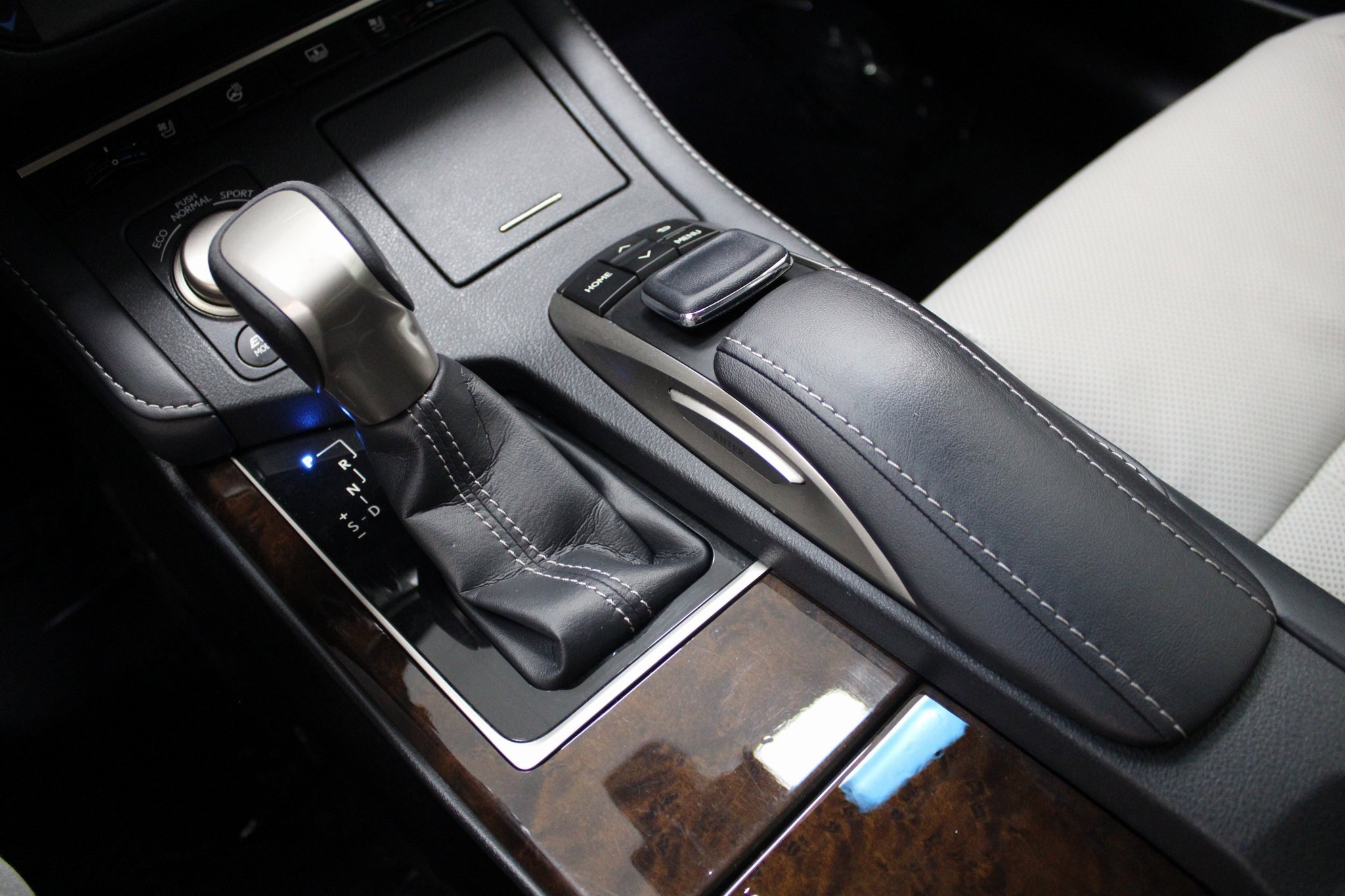 Used 2018 Lexus ES 300h image 37