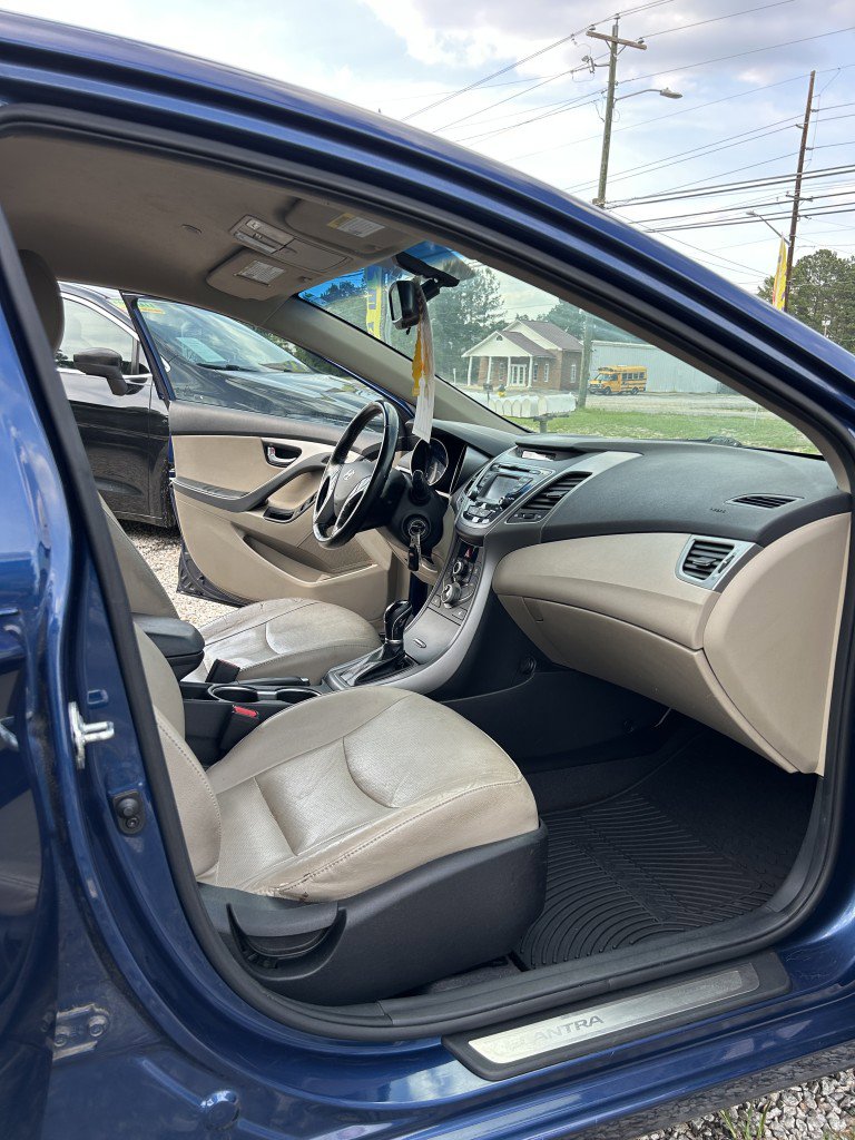 Used 2015 Hyundai Elantra Limited FWD image 12