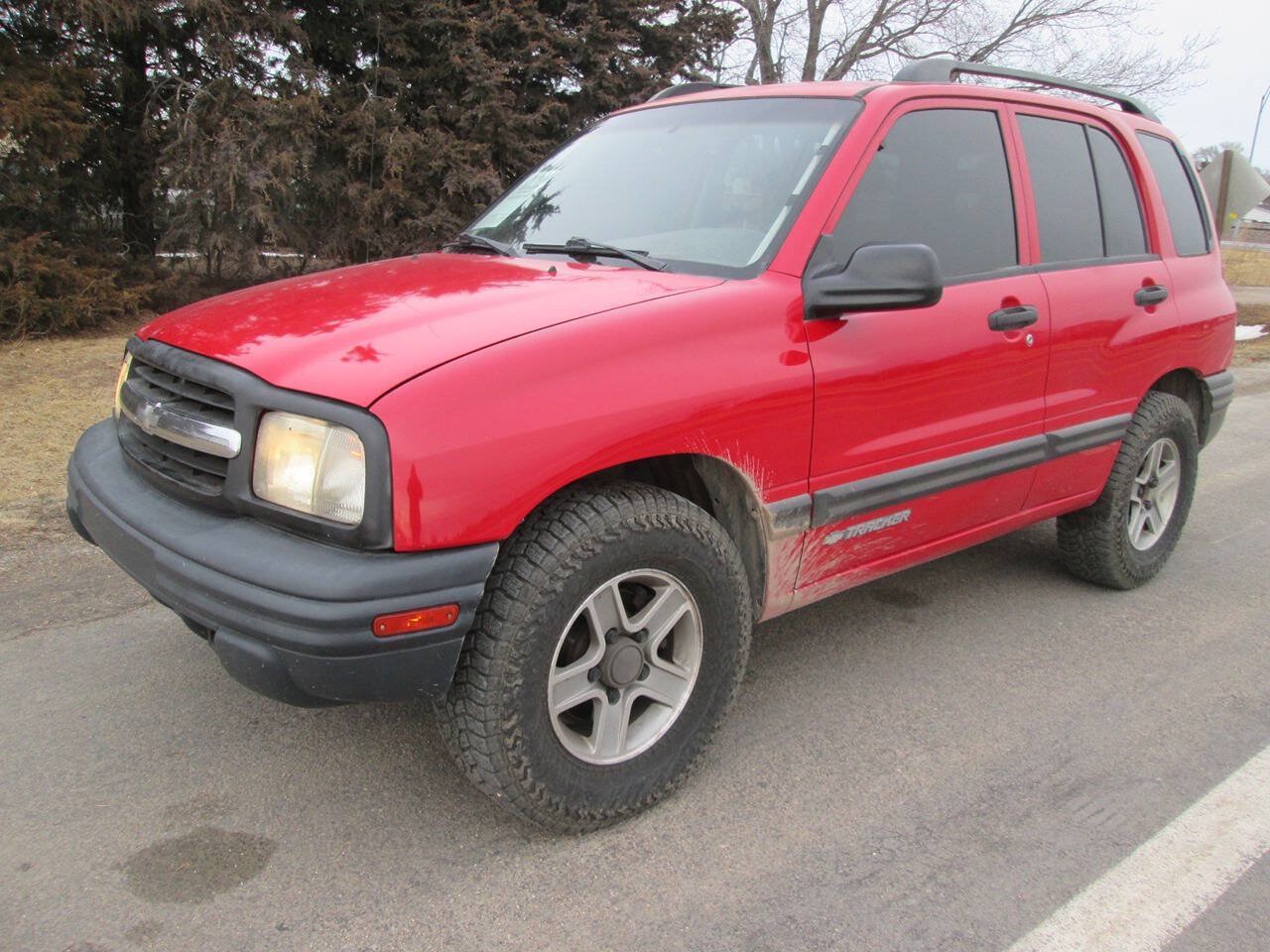 Used 2003 Chevrolet Tracker 4WD w/ Preferred Equipment Group image 2