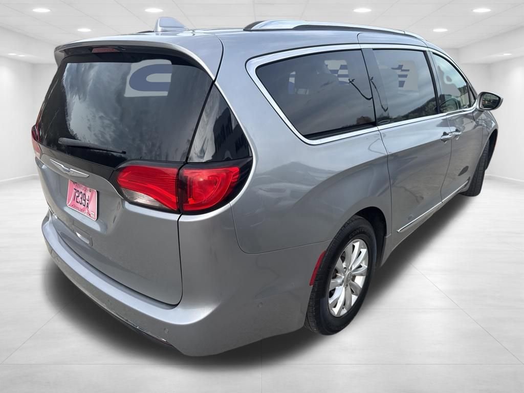 Used 2019 Chrysler Pacifica Touring-L w/ Advanced Safetytec Group image 5