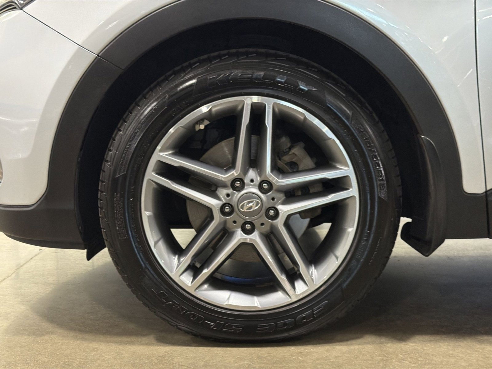 Used 2018 Hyundai Santa Fe Limited AWD/4WD image 17