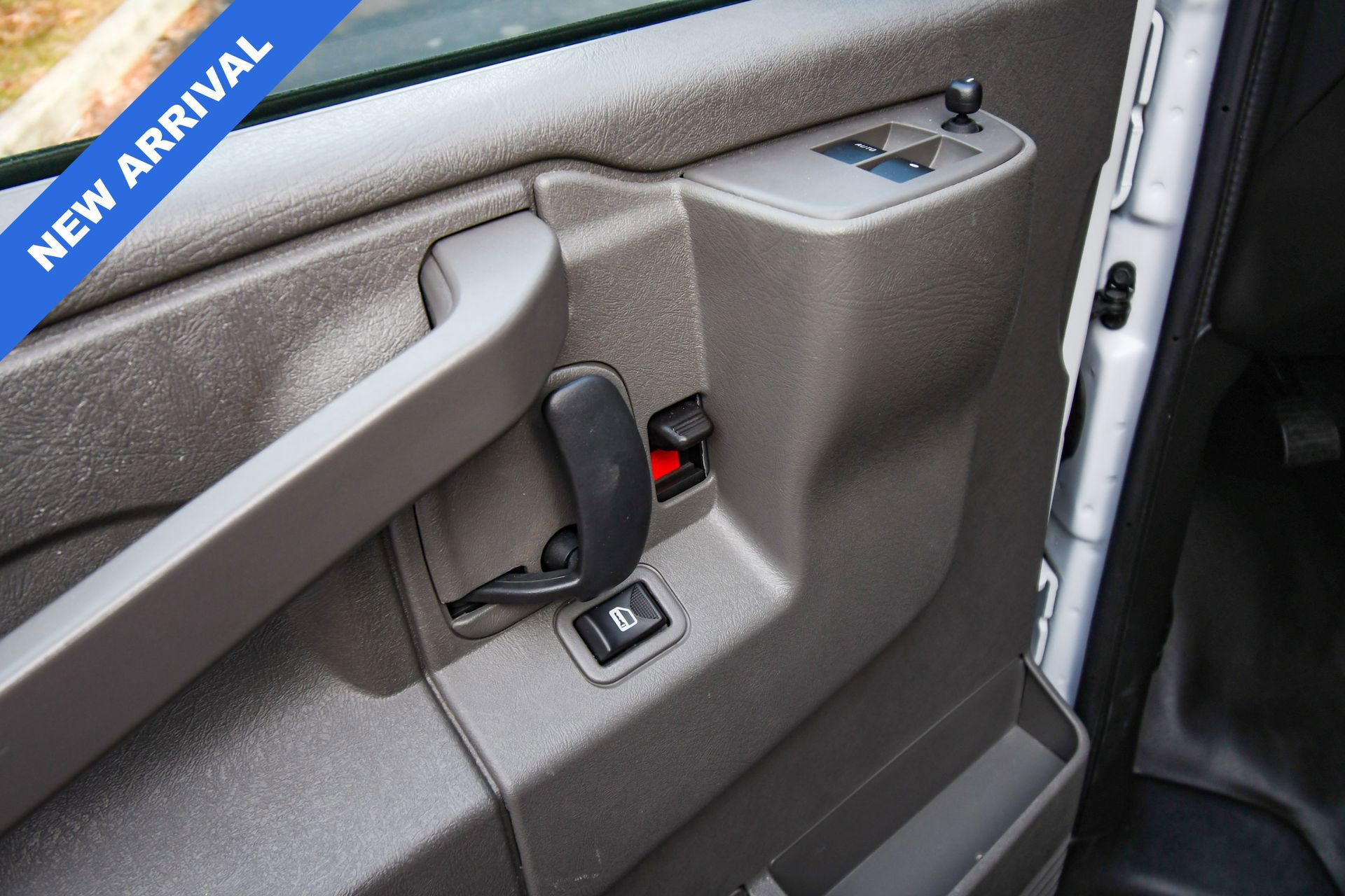 Used 2024 Chevrolet Express 2500 w/ Driver Convenience Package image 38