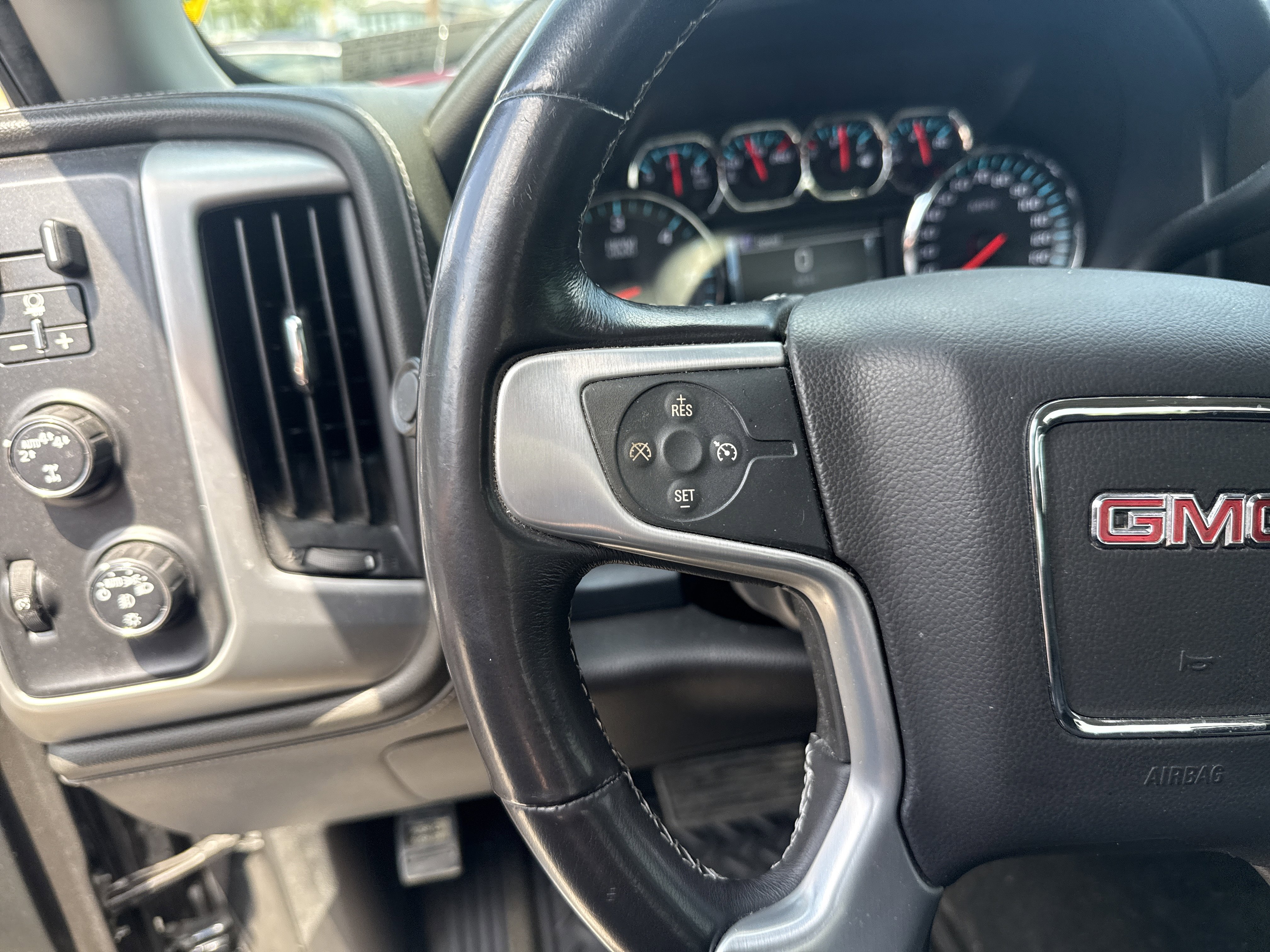 Used 2018 GMC Sierra 1500 SLE w/ SLE Value Package AWD/4WD image 19