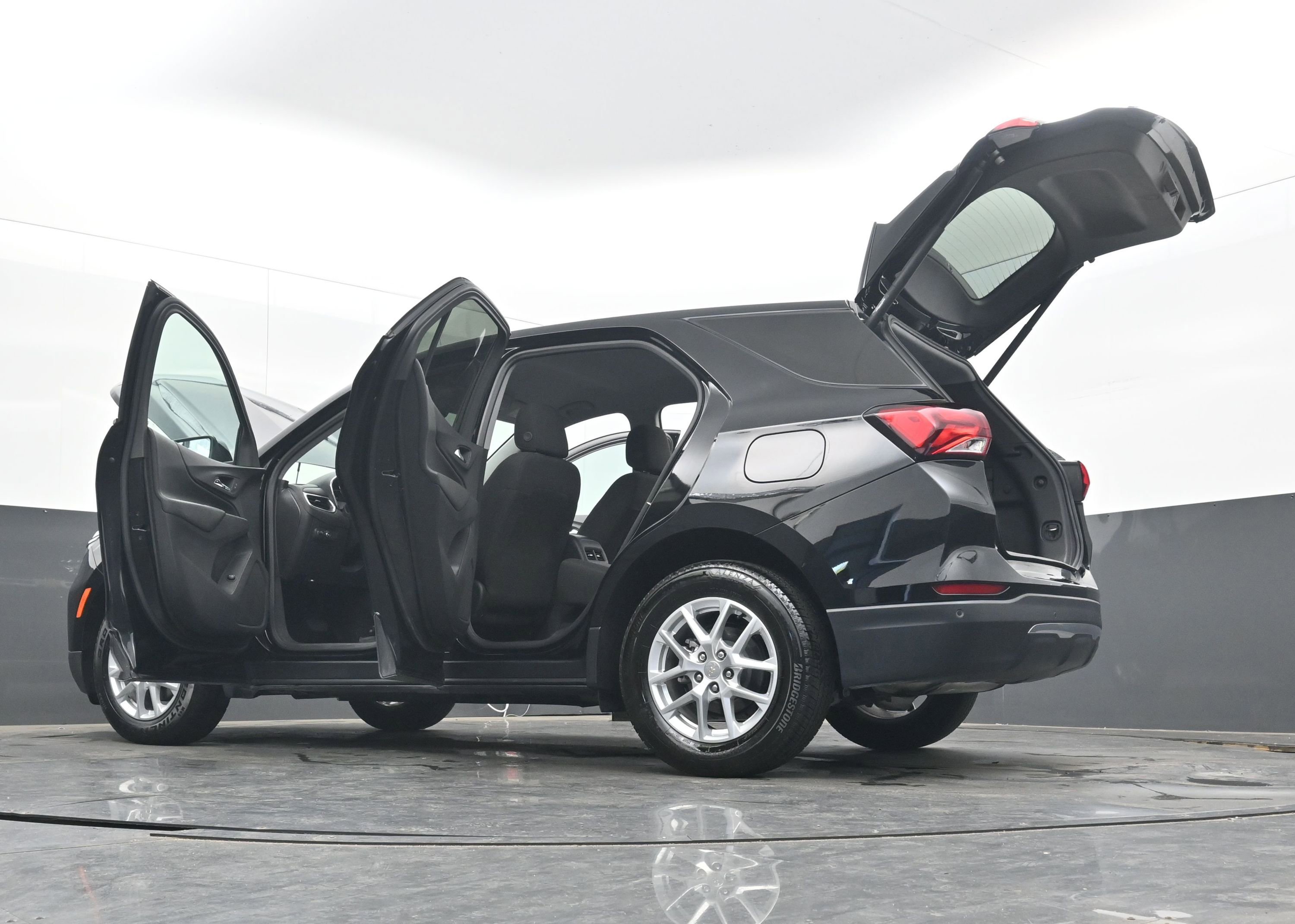 Used 2024 Chevrolet Equinox LT image 38