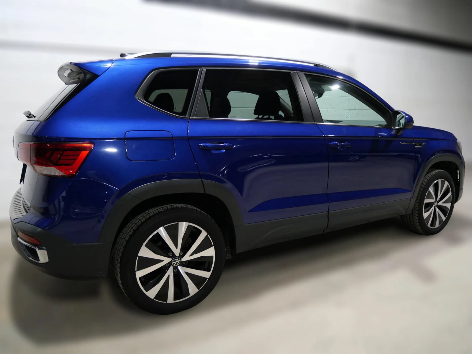 Used 2023 Volkswagen Taos SE FWD image 6