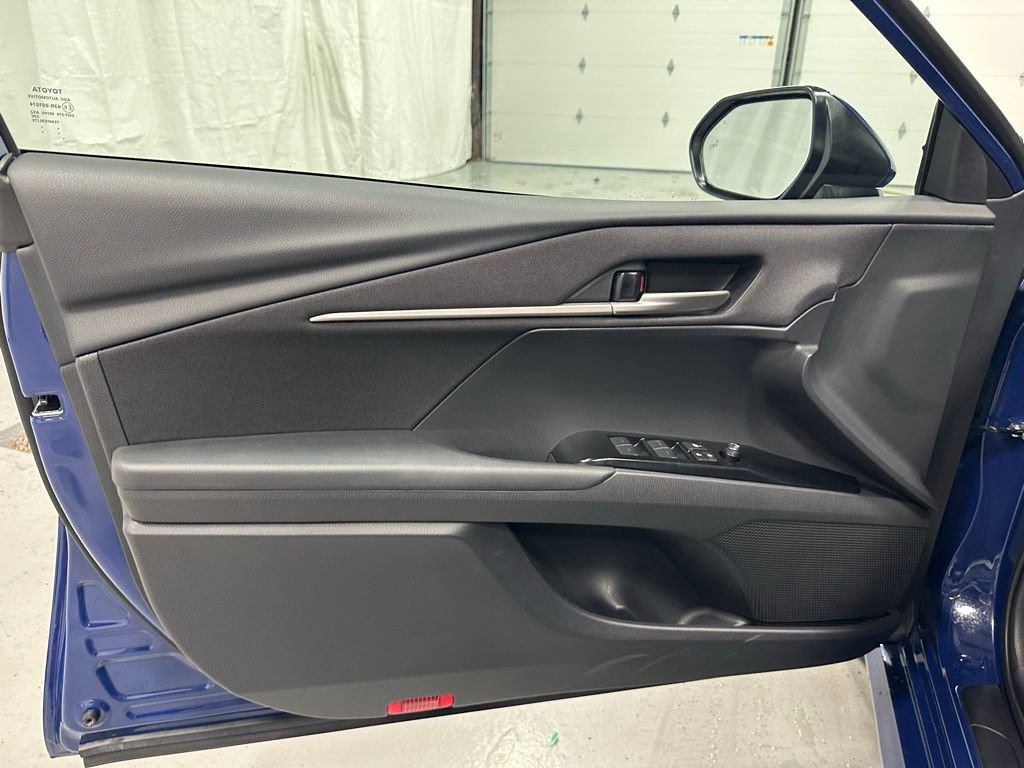 Used 2025 Toyota Camry LE FWD image 8