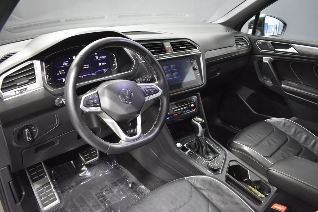 Used 2023 Volkswagen Tiguan SEL R-Line image 4