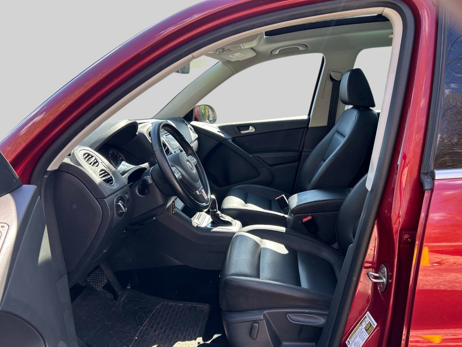 Used 2012 Volkswagen Tiguan S AWD/4WD image 9