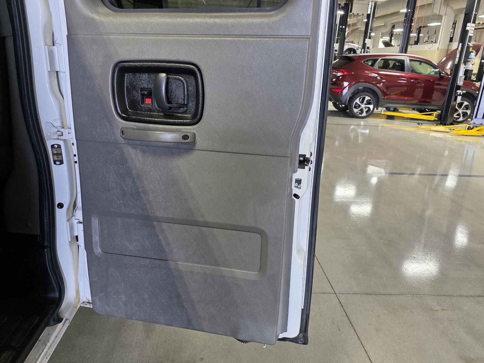 Used 2018 Chevrolet Express 2500 LS w/ Driver Convenience Package image 10