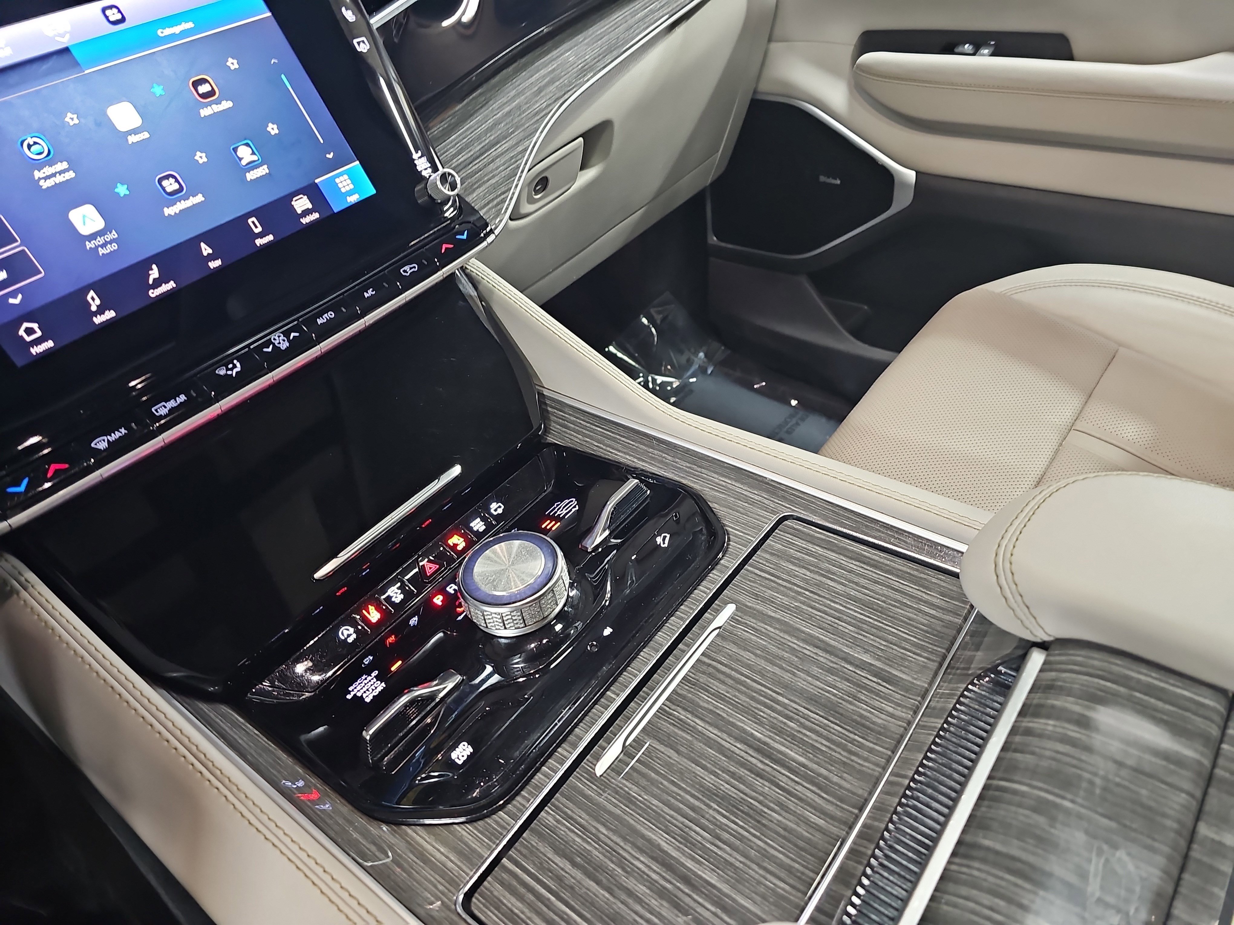 Used 2022 Jeep Wagoneer Series III w/ Premium Group I image 26