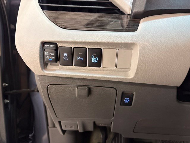 Used 2017 Toyota Sienna XLE w/ XLE Navigation Package FWD image 10