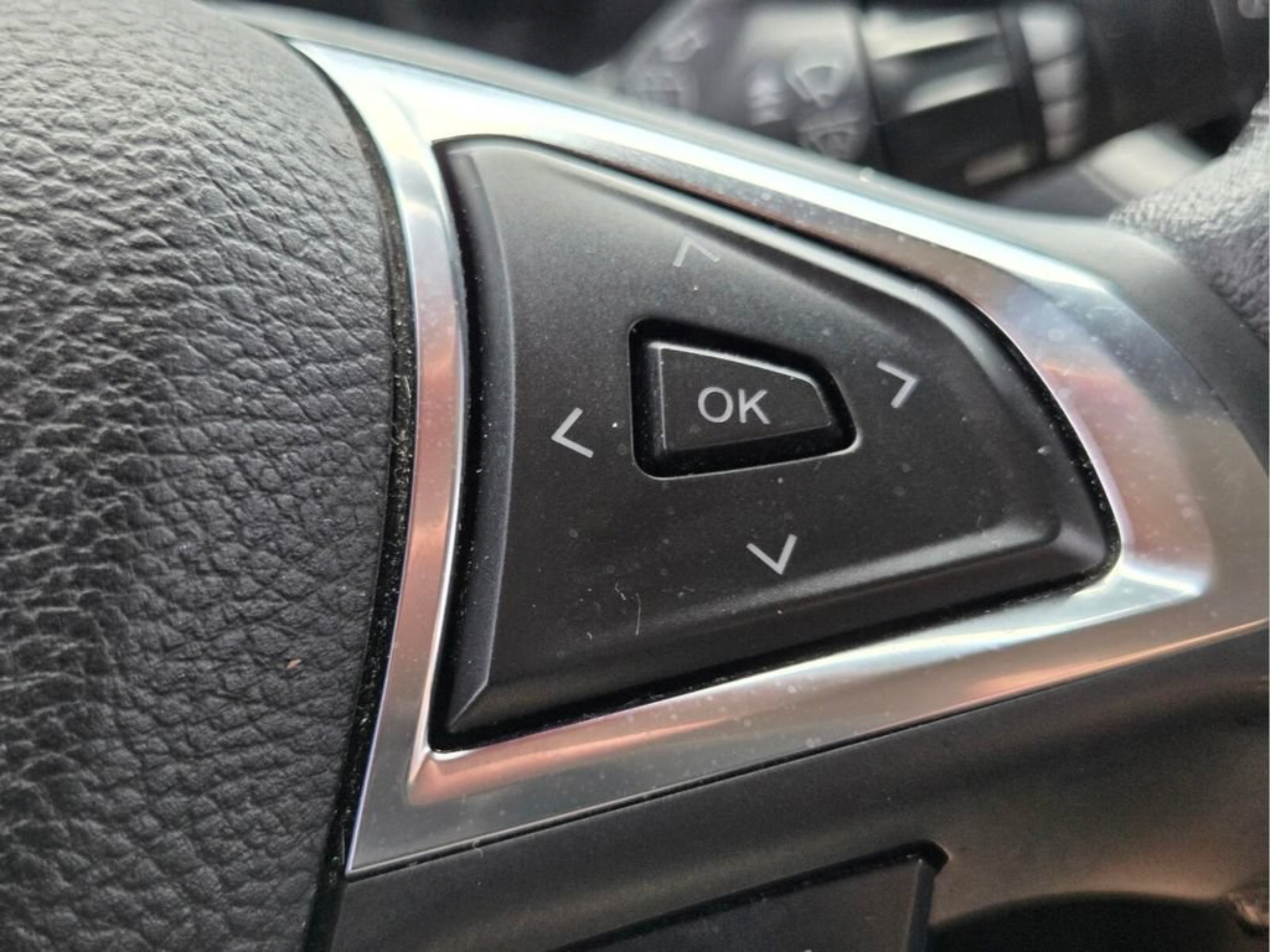 Used 2019 Ford Edge SEL w/ Equipment Group 201A FWD image 26