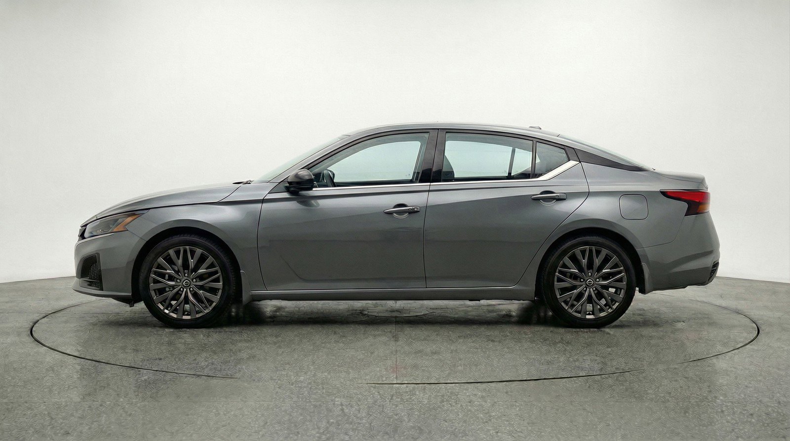 Used 2025 Nissan Altima 2.5 SV image 5