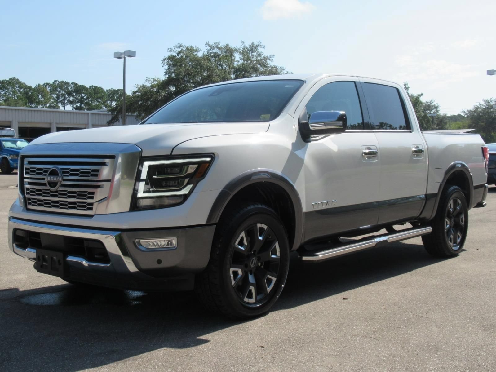 Used 2023 Nissan Titan Platinum Reserve w/ Moonroof Package AWD/4WD image 3