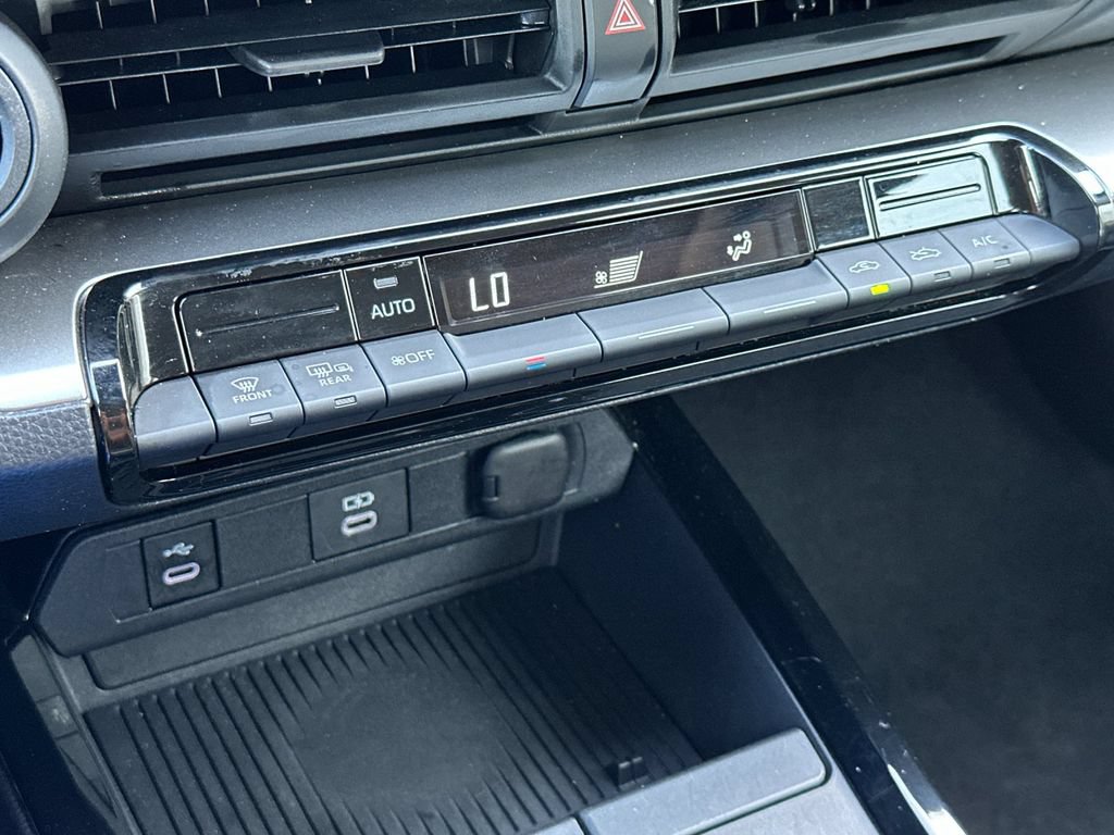 Certified 2025 Toyota Prius LE FWD image 21