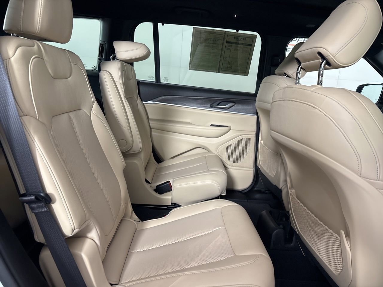 Used 2024 Jeep Grand Cherokee L Limited w/ Luxury Tech Group II image 27