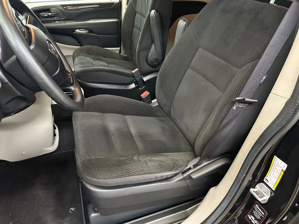 Used 2019 Dodge Grand Caravan SE image 5