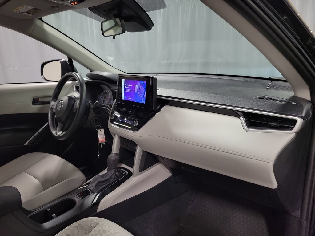 Used 2025 Toyota Corolla Cross L FWD image 28