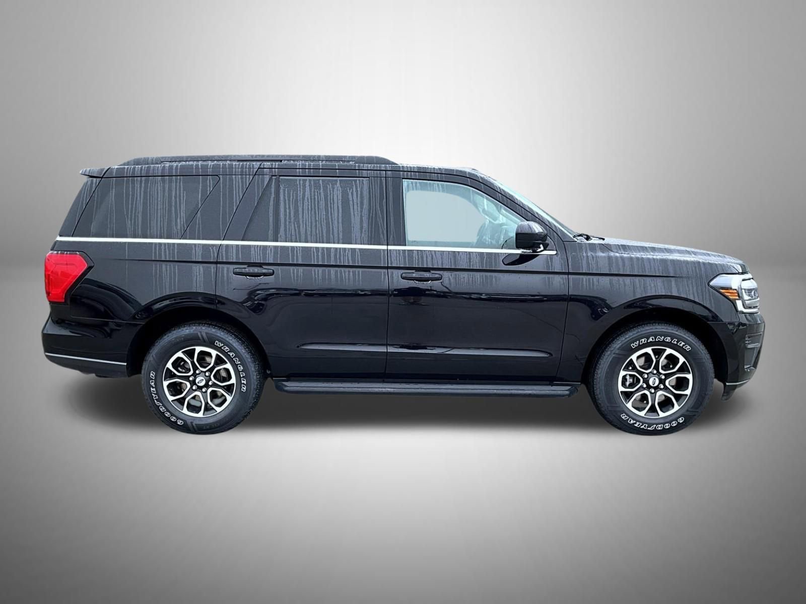 Used 2024 Ford Expedition XLT image 4