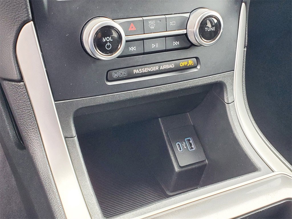 Used 2024 Ford Edge SEL image 17