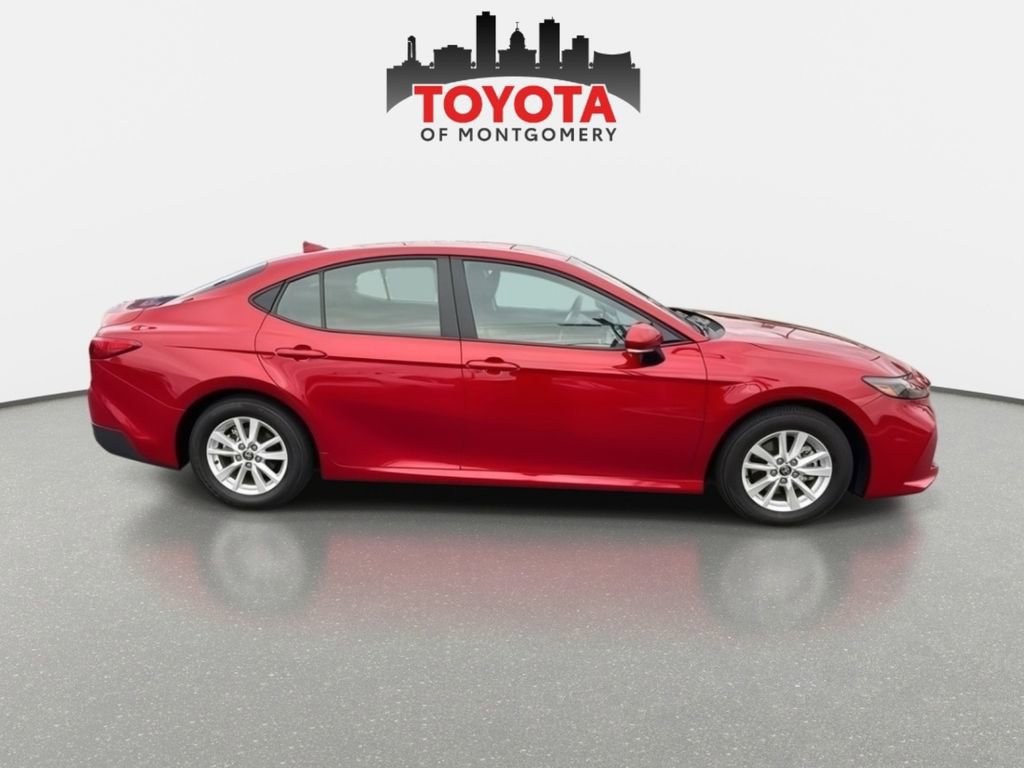 Used 2025 Toyota Camry LE image 7