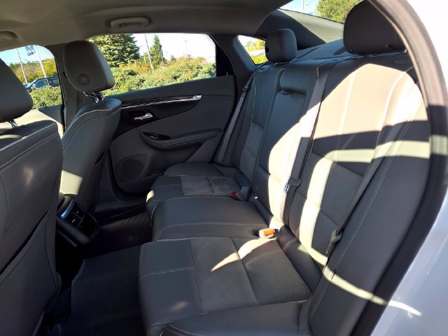 Used 2015 Chevrolet Impala LT w/ Convenience Package FWD image 18
