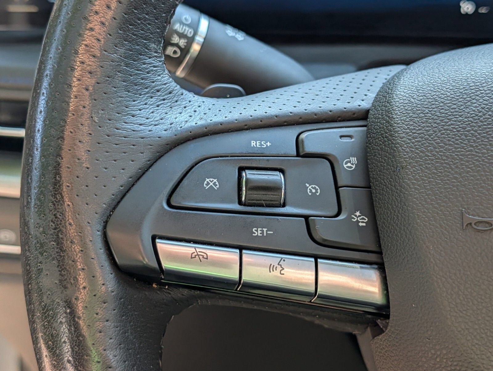 Certified 2024 Cadillac XT4 Sport AWD/4WD image 34