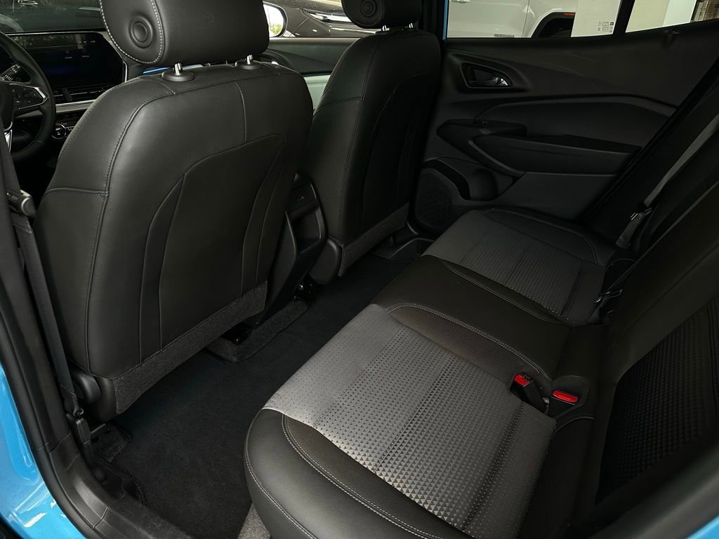 Used 2025 Chevrolet Trax LT w/ Driver Confidence Package image 16