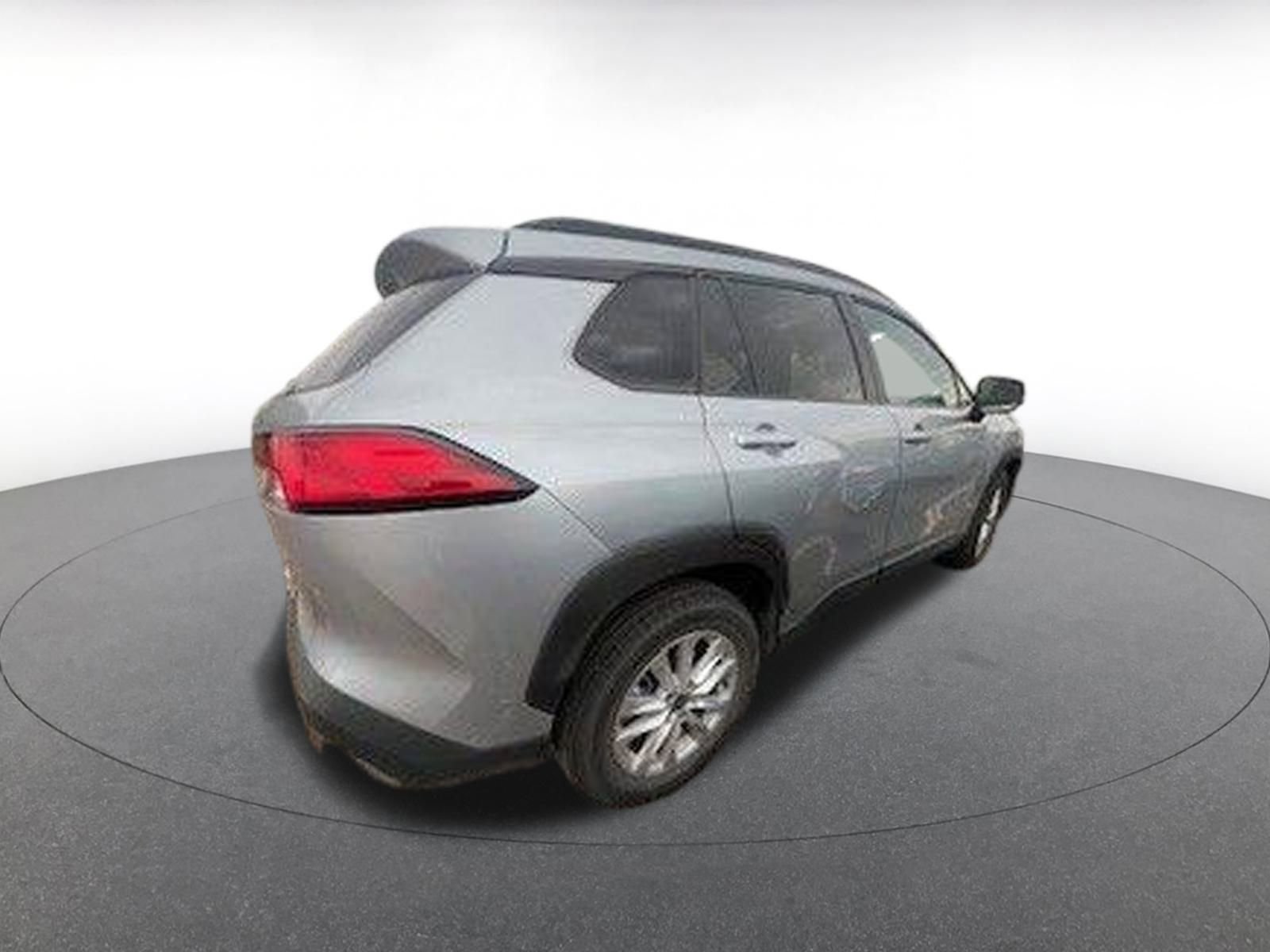 Used 2025 Toyota Corolla Cross LE image 9