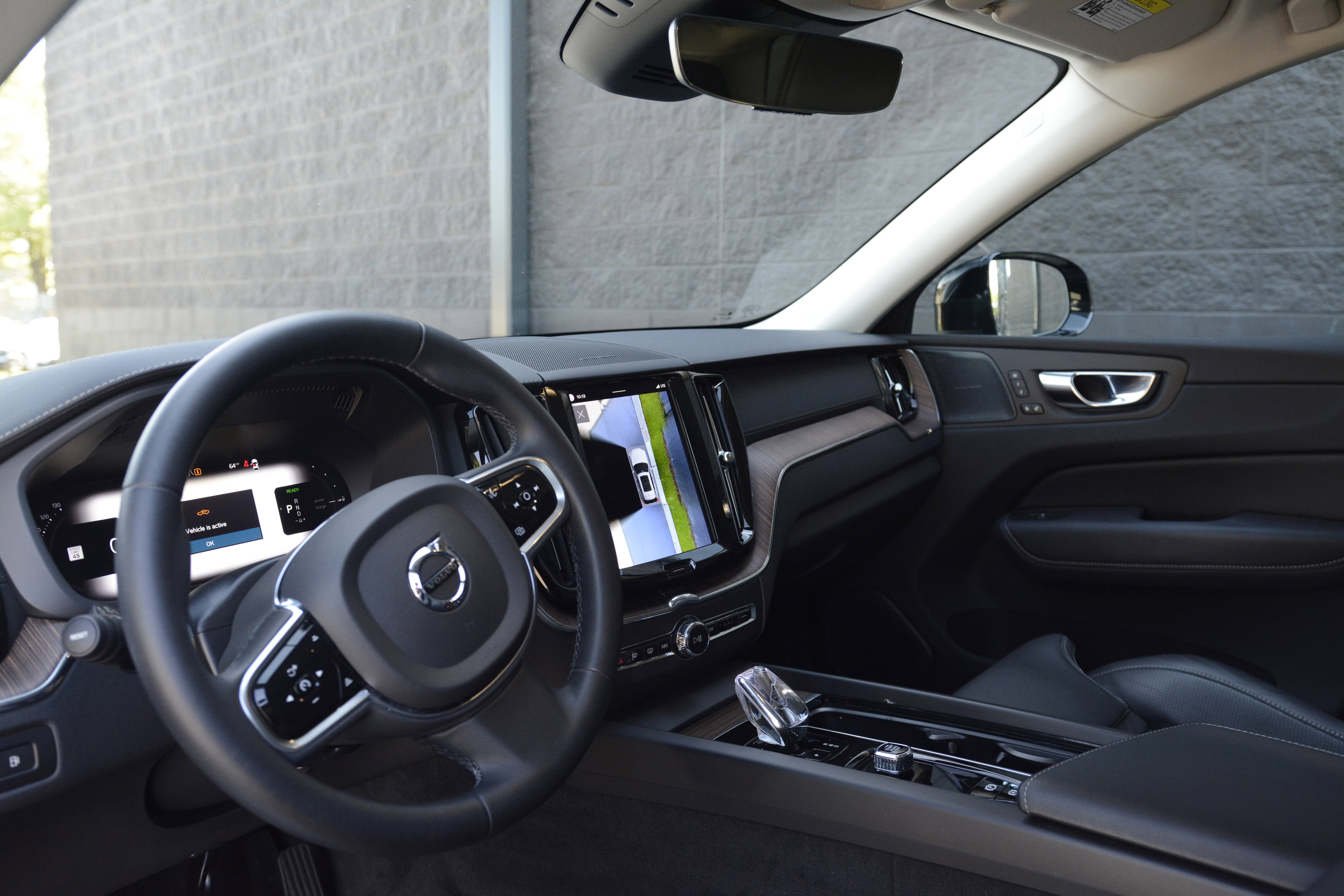 Used 2023 Volvo XC60 T8 Ultimate image 4