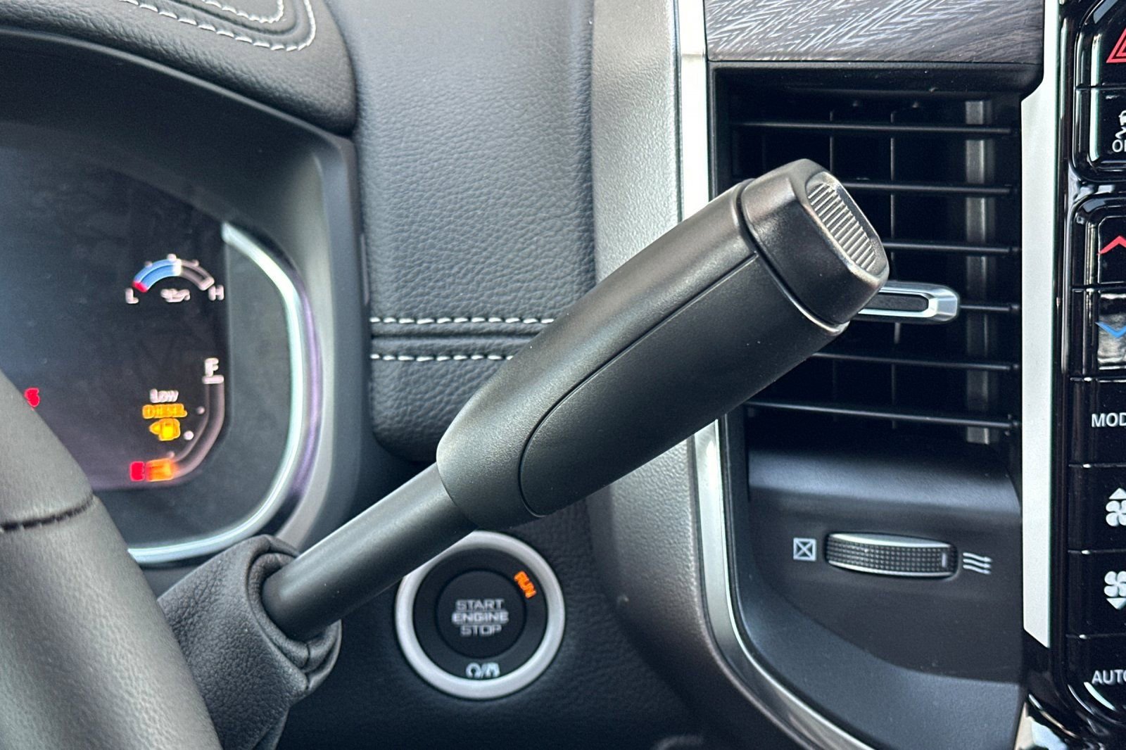 New 2026 RAM 3500 Laramie AWD/4WD image 22