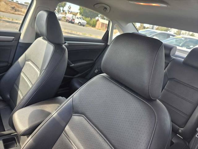Used 2018 Volkswagen Passat 2.0T R-Line w/ R-Line Lighting Package FWD image 23