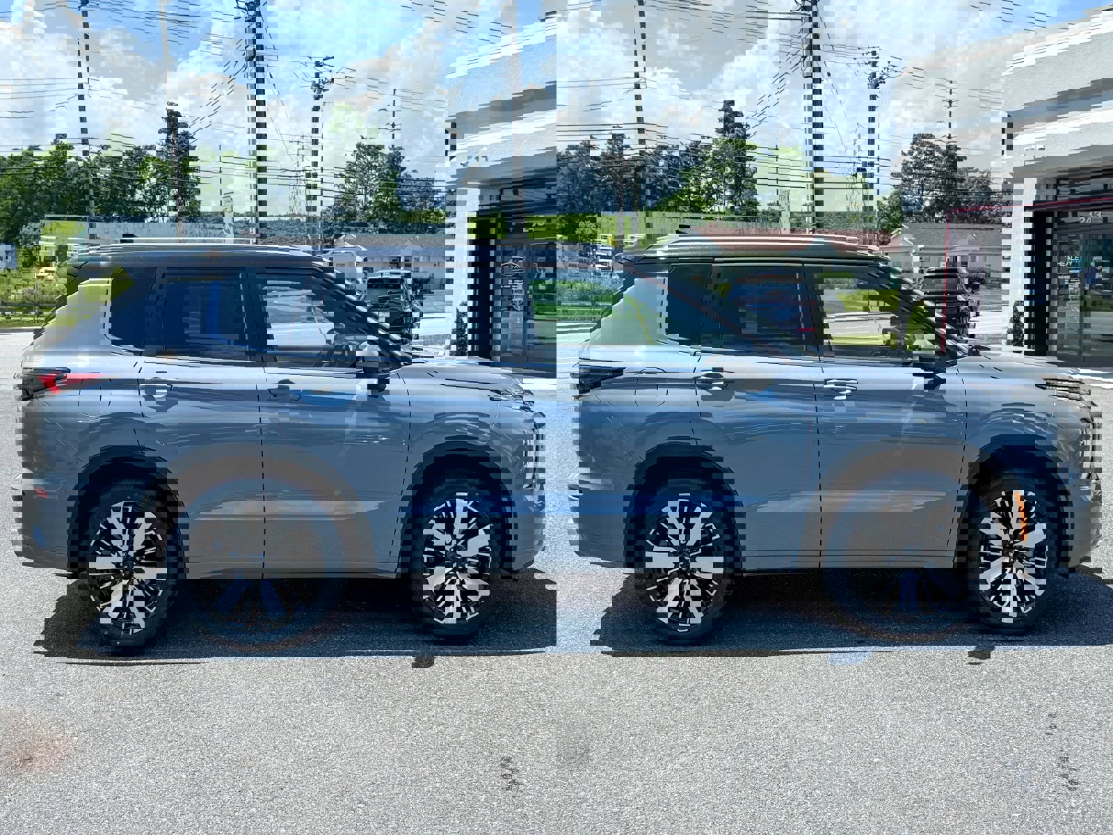 New 2025 Mitsubishi Outlander AWD image 13