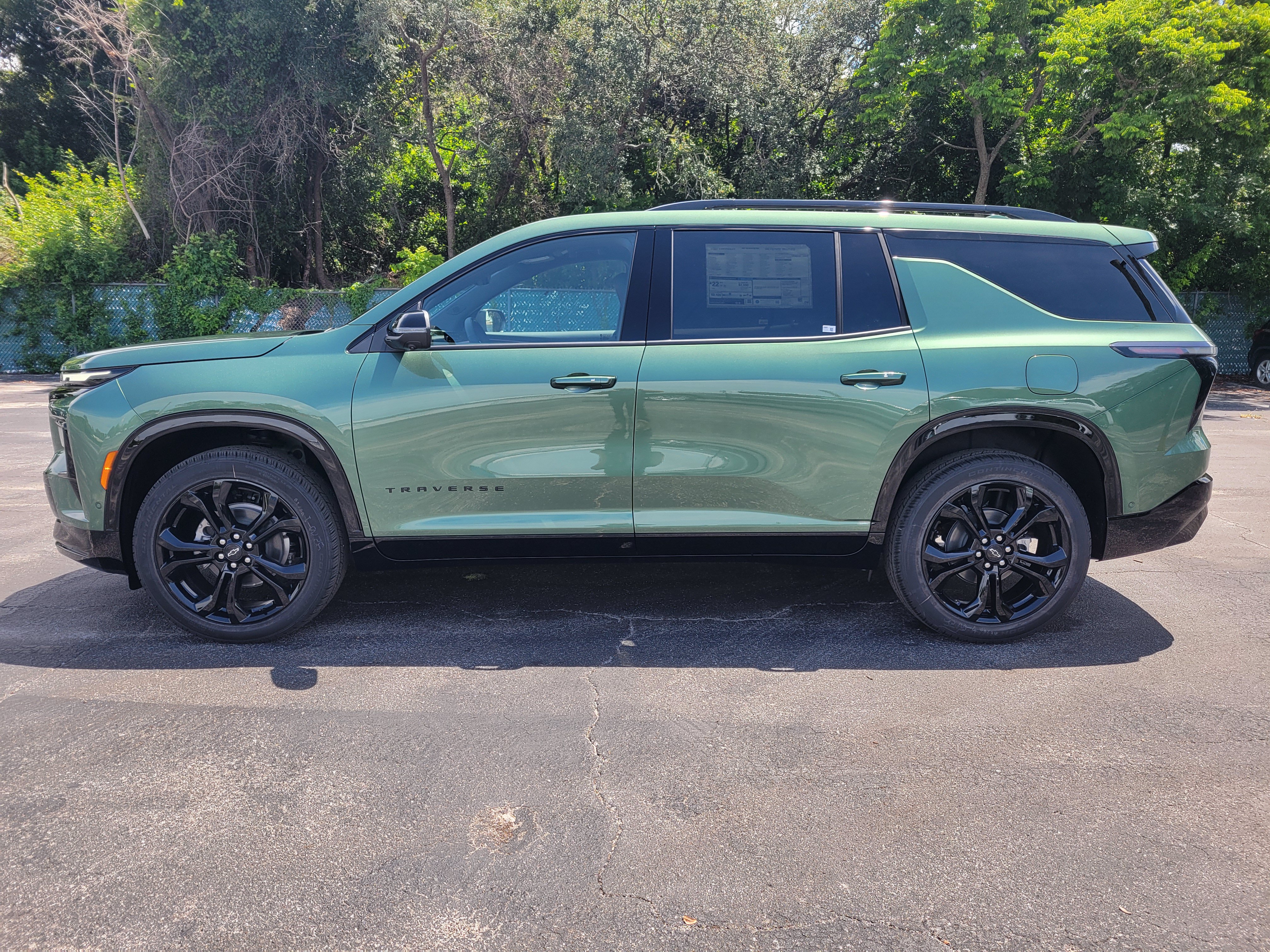 New 2027 Chevrolet Traverse RS w/ LPO, Floor Liner Package FWD image 11