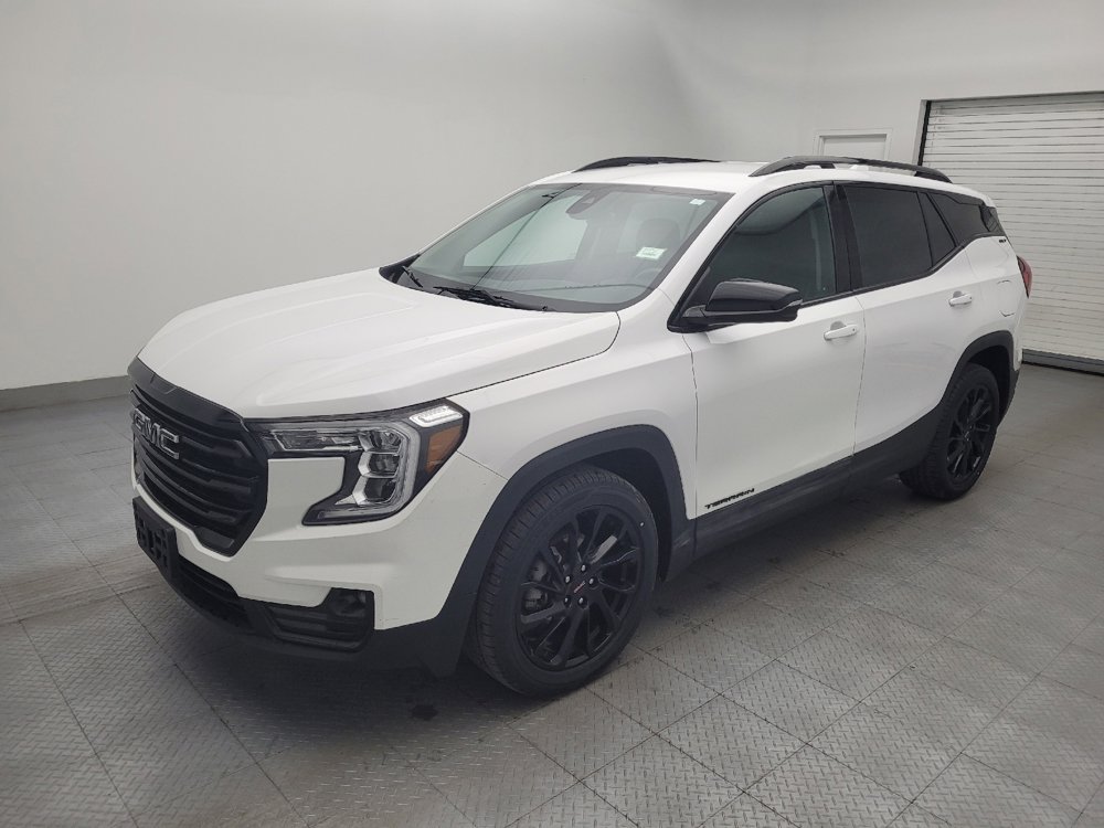 Used 2023 GMC Terrain SLT w/ Elevation Edition FWD image 2