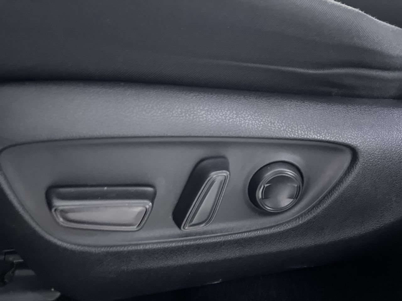 Used 2021 Toyota RAV4 XLE AWD/4WD image 13