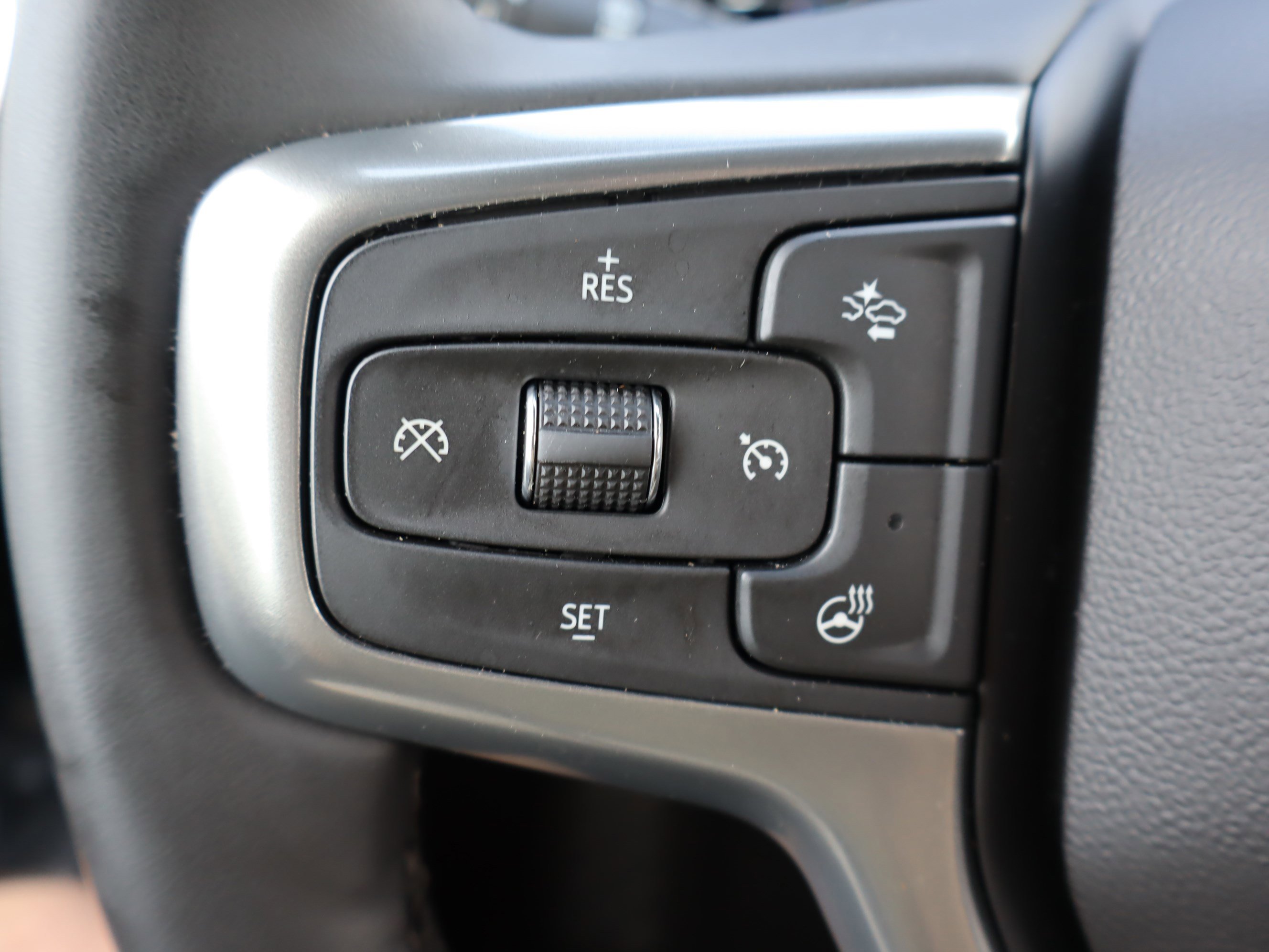 Used 2024 Chevrolet Suburban Z71 w/ Luxury Package image 24