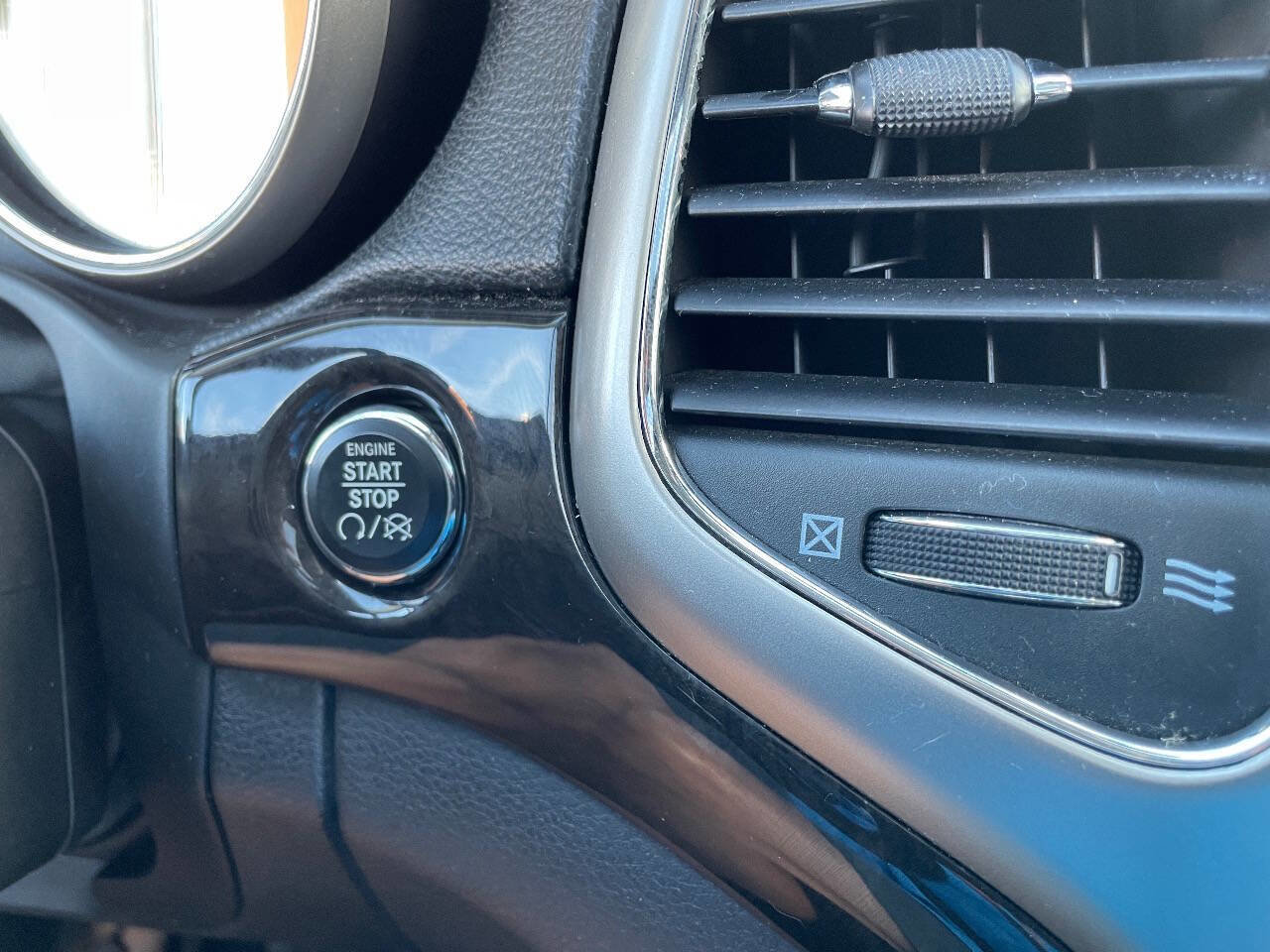 Used 2013 Jeep Grand Cherokee Laredo image 19