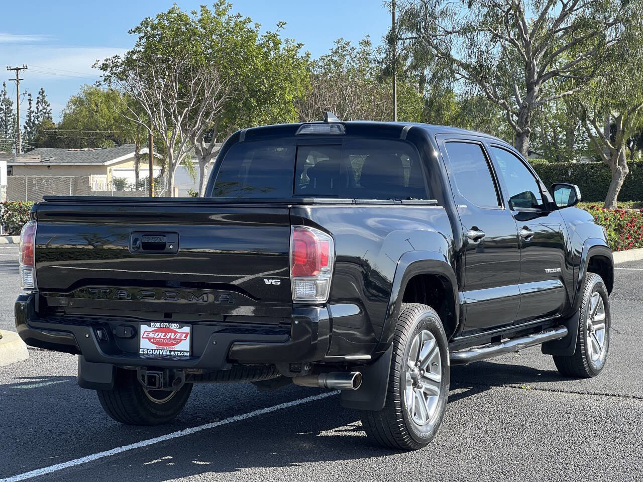Used 2017 Toyota Tacoma Limited w/ Tow Package image 9