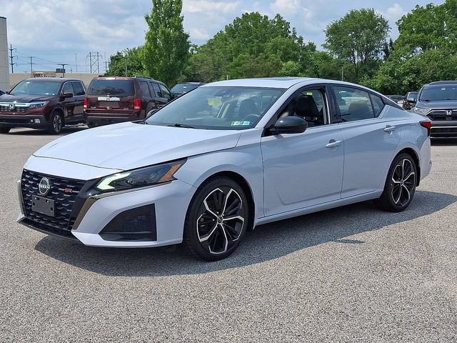 Used 2023 Nissan Altima 2.5 SR w/ SR Premium Package FWD image 9
