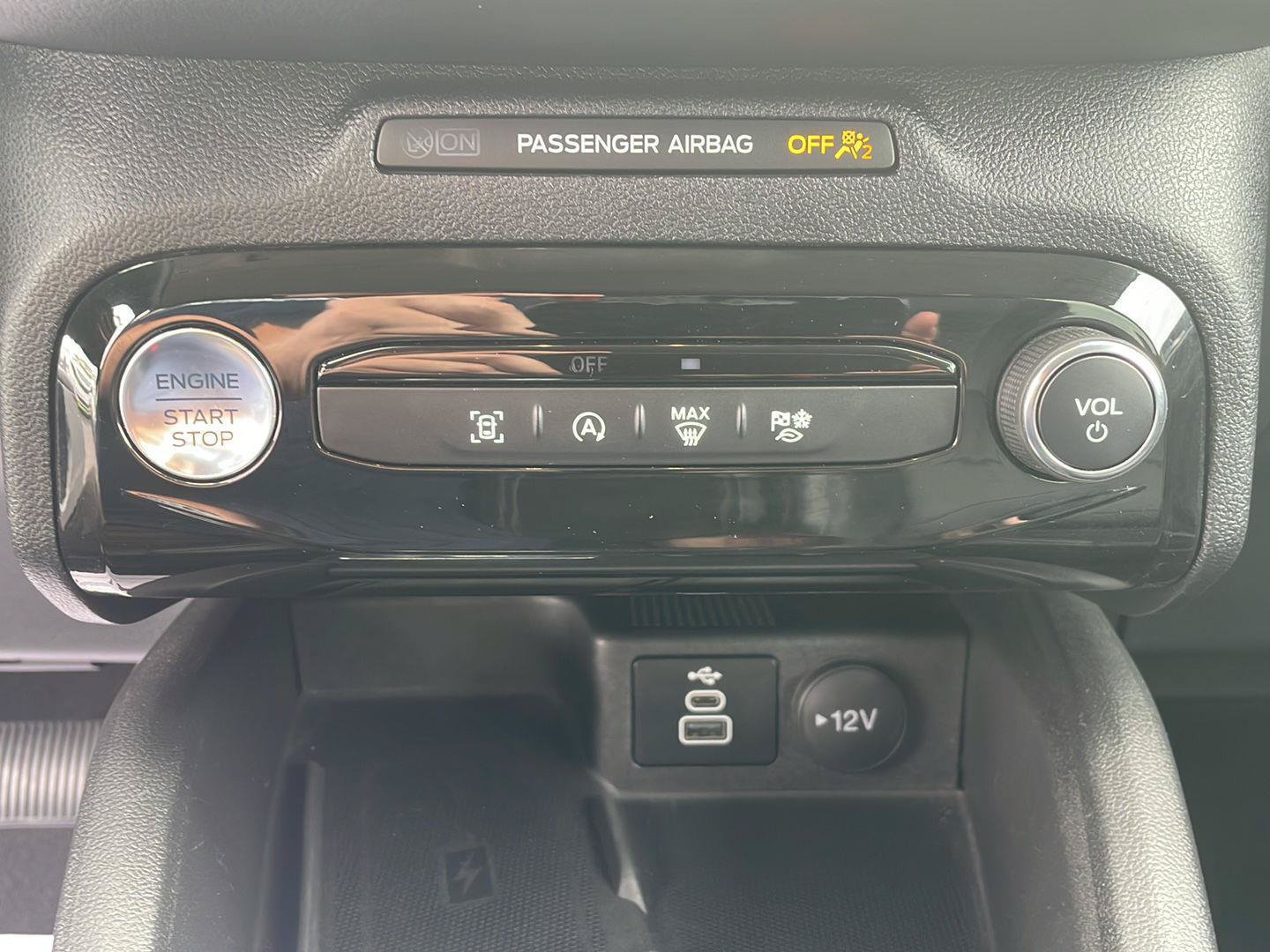 Used 2025 Ford Escape Platinum AWD/4WD image 20