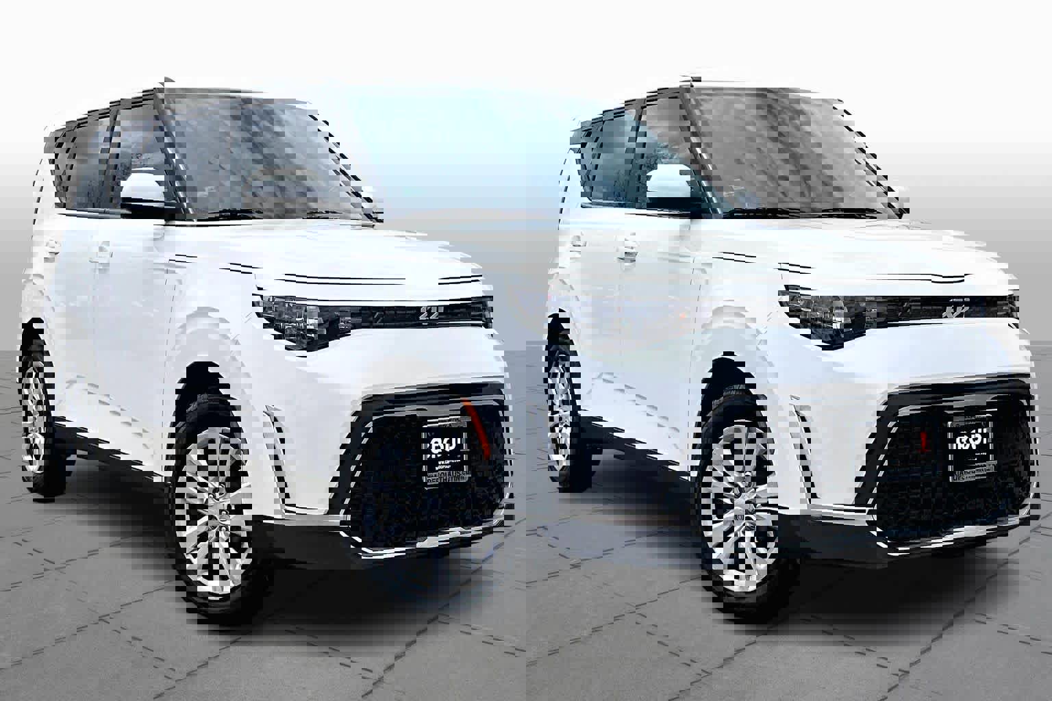 Used 2023 Kia Soul LX image 3