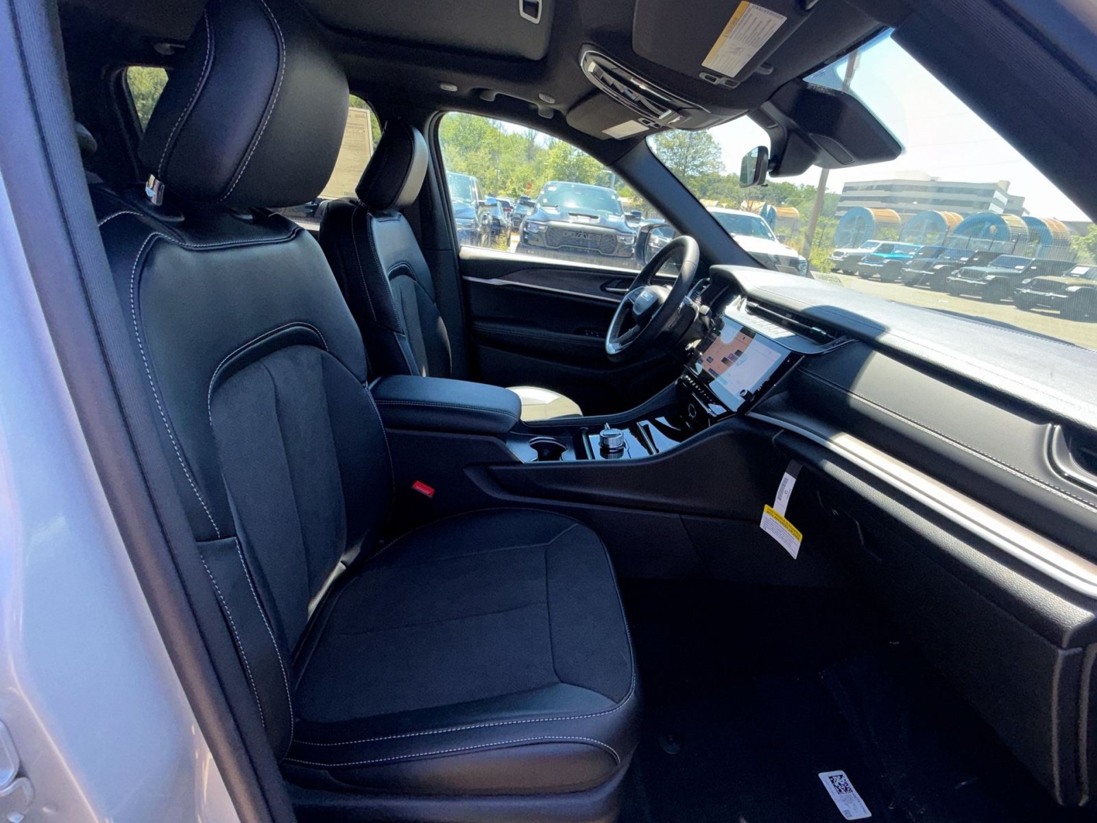New 2026 Jeep Grand Cherokee Altitude AWD/4WD image 27