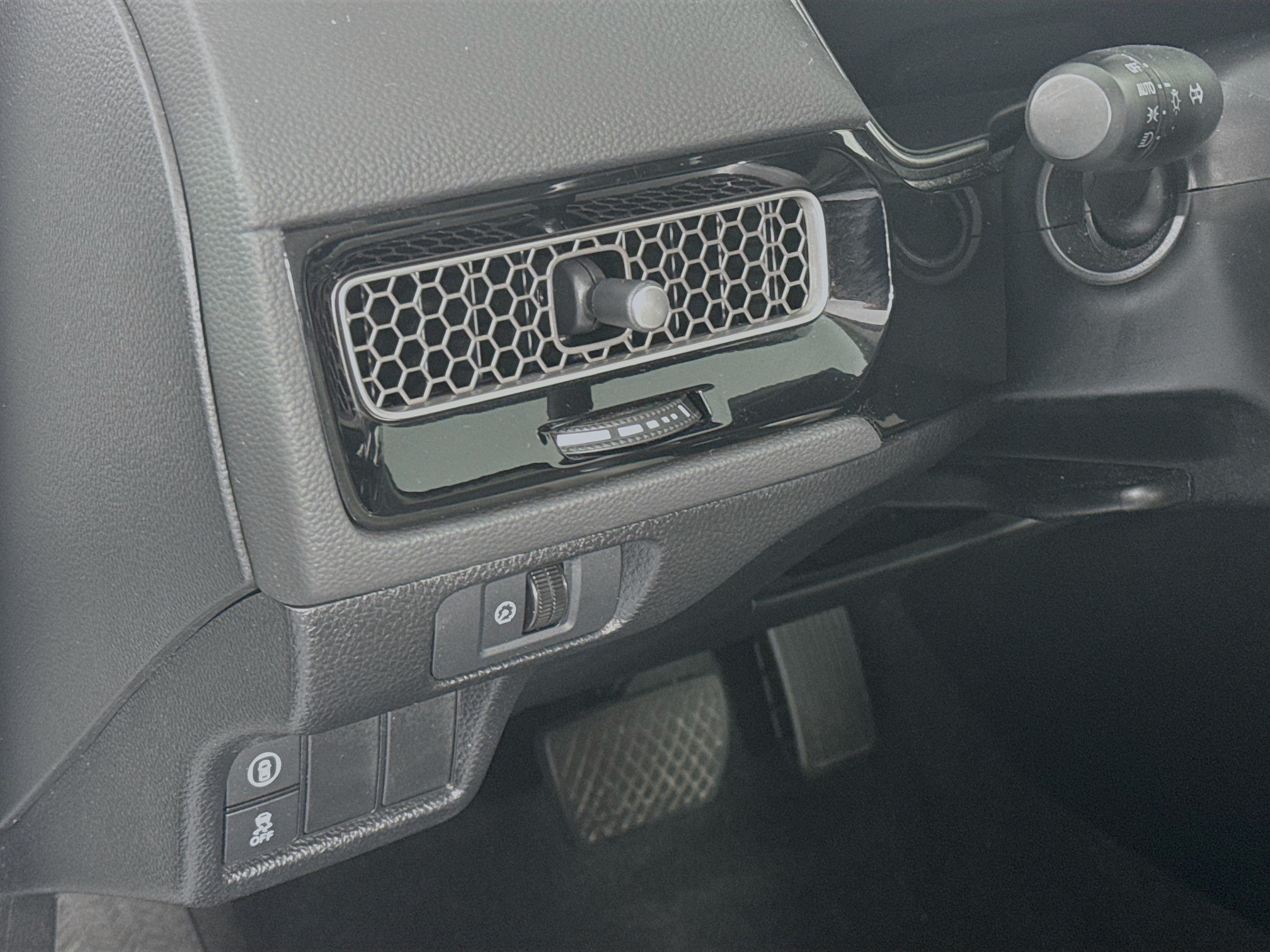 Certified 2024 Honda Civic EX-L image 10