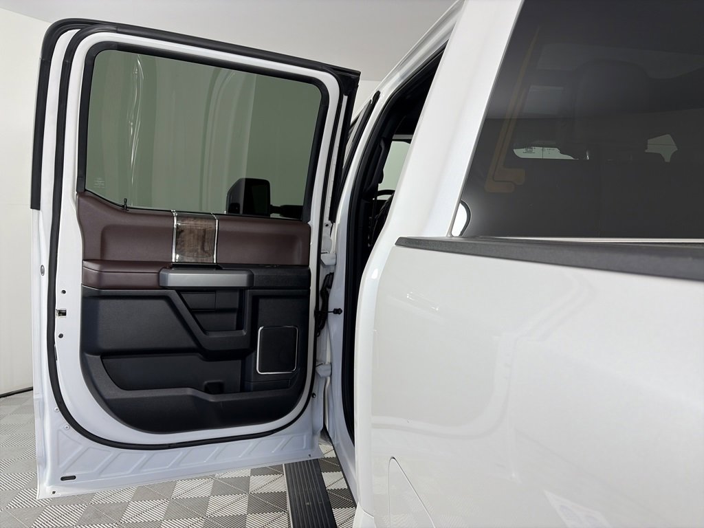 Certified 2017 Ford F350 Platinum w/ Platinum Ultimate Package image 12