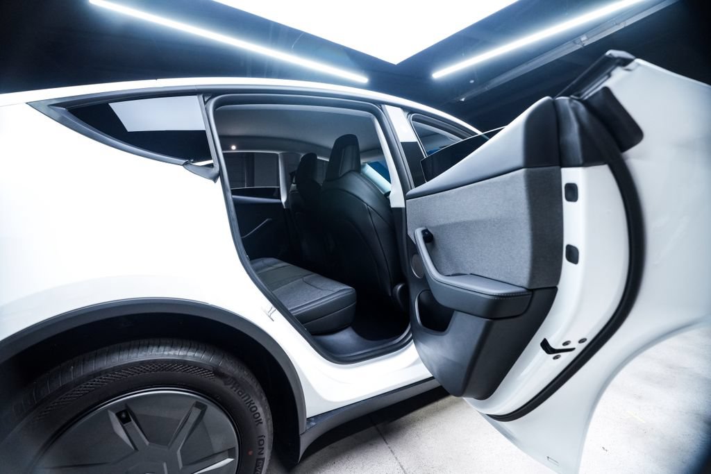 Used 2026 Tesla Model Y 2WD image 39