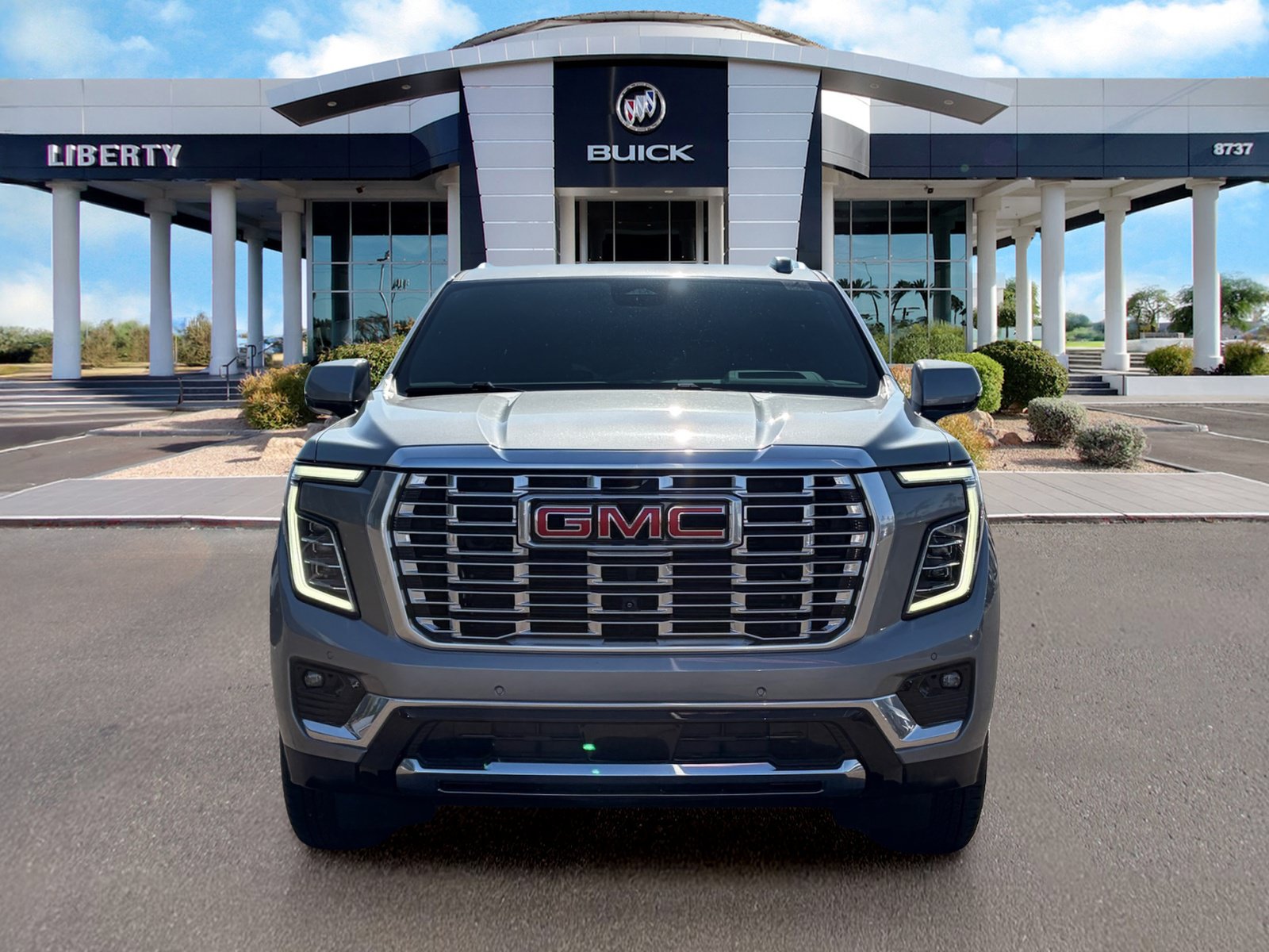Used 2025 GMC Yukon XL Denali RWD image 4